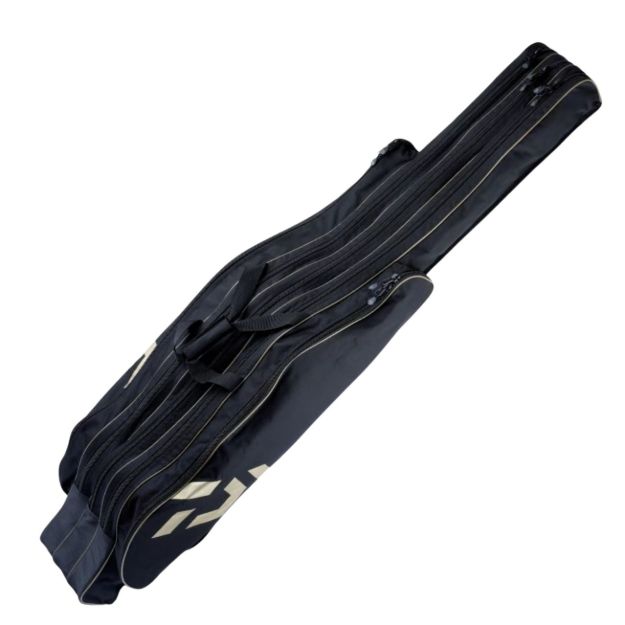 Daiwa Fodero Bolognese 165 cm torba za bolonjez štapove s prostorom za tri štapa s montiranim rolama, bočnim džepovima i ojačanim gumenim dnom.